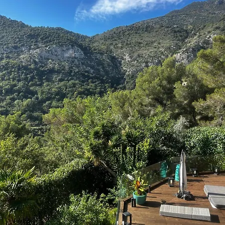 Just Next To Monaco Jacuzzi فيلة