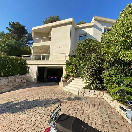Just Next To Monaco Jacuzzi فيلة