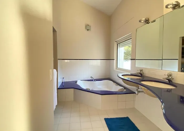 Just Next To Monaco Jacuzzi فيلة *