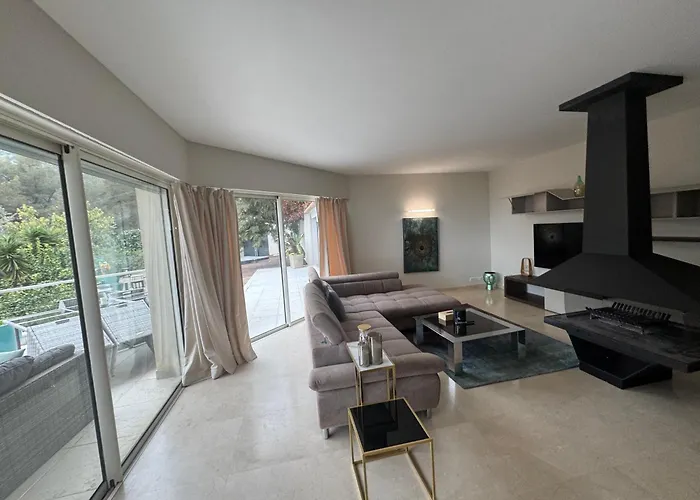Just Next To Monaco Jacuzzi روكوبرُن كاب مارتي