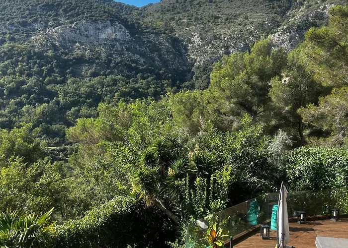 Just Next To Monaco Jacuzzi فيلة